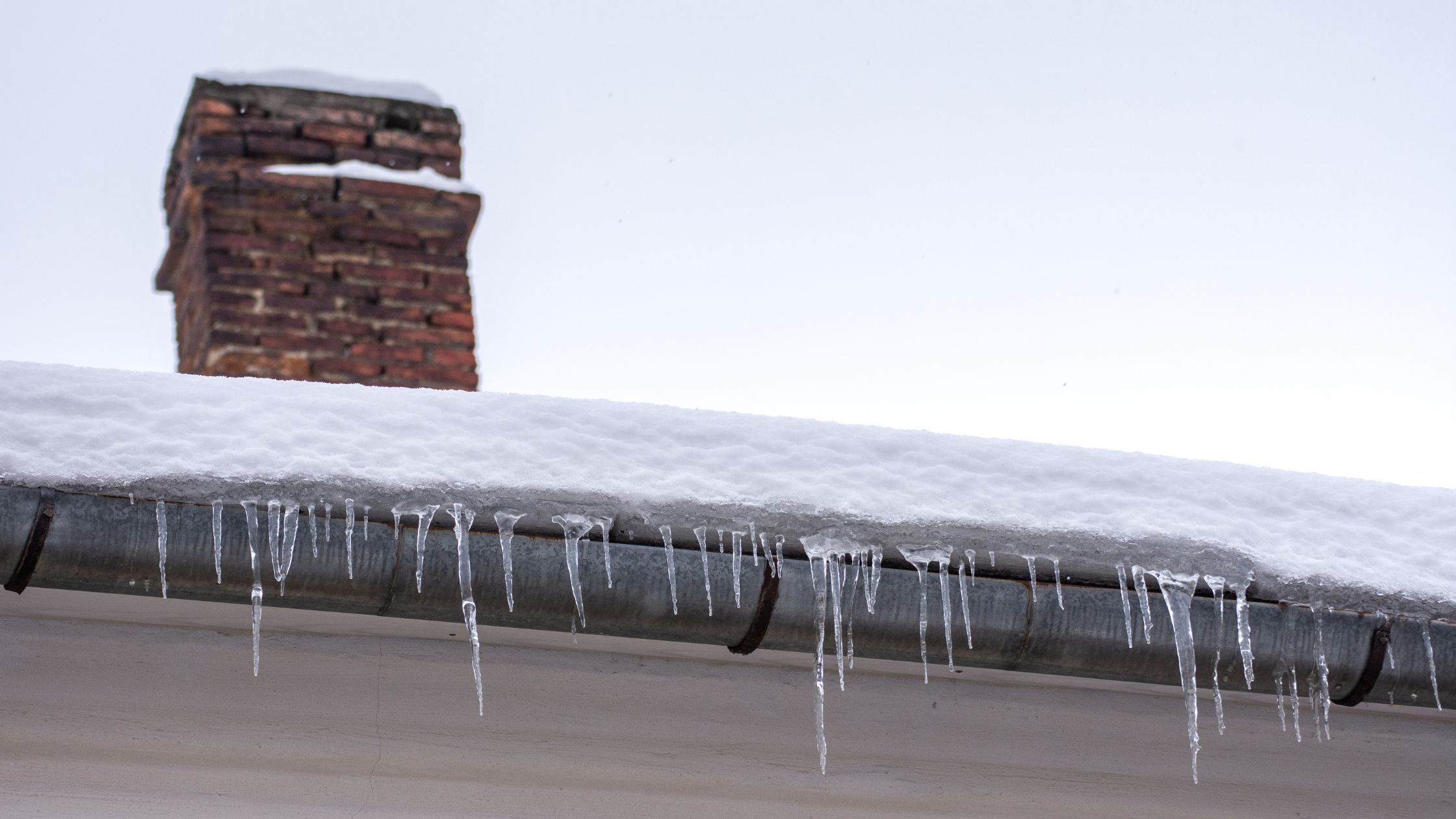 Preventing ice dams on roofs